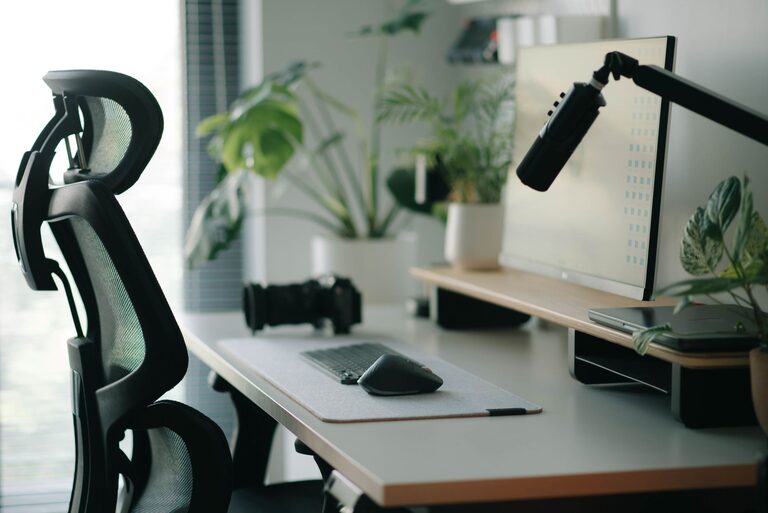 Desk Setup Tips for Focus and Comfort to Boost Productivity